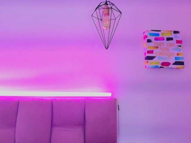 Melannyy-- live cam on BongaCams