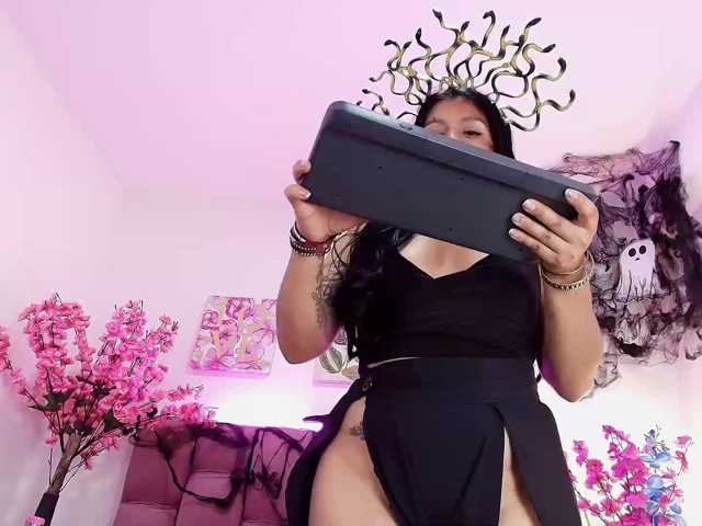 Melannyy-- live cam on BongaCams