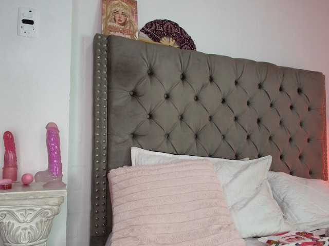 MiiaParis's BongaCams show and profile