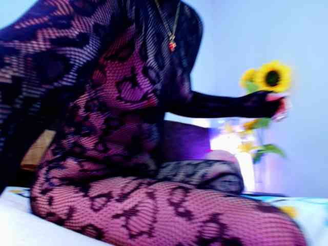 MiiaParis webcam