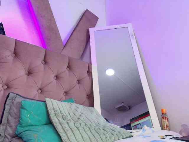 MiiaParis webcam