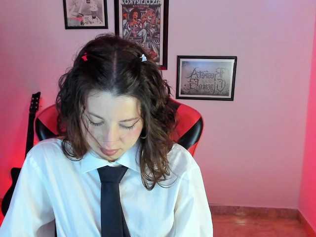 lolamustaine live cam on BongaCams