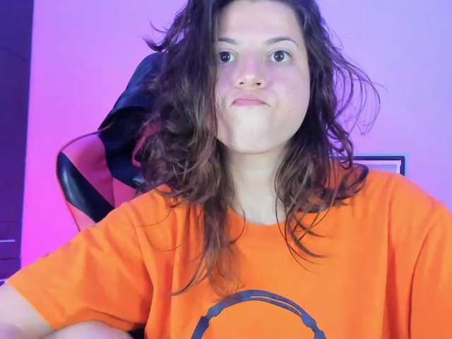 lolamustaine live cam on BongaCams