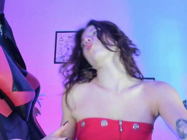 lolamustaine live cam on BongaCams