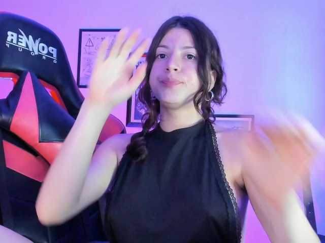 lolamustaine live cam on BongaCams