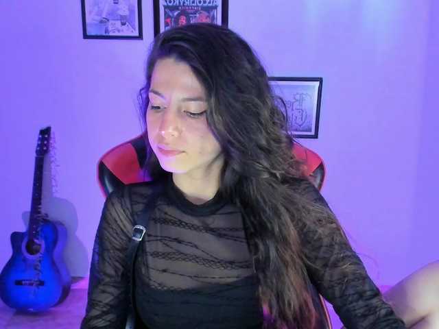 lolamustaine live cam on BongaCams