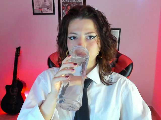 lolamustaine live cam on BongaCams