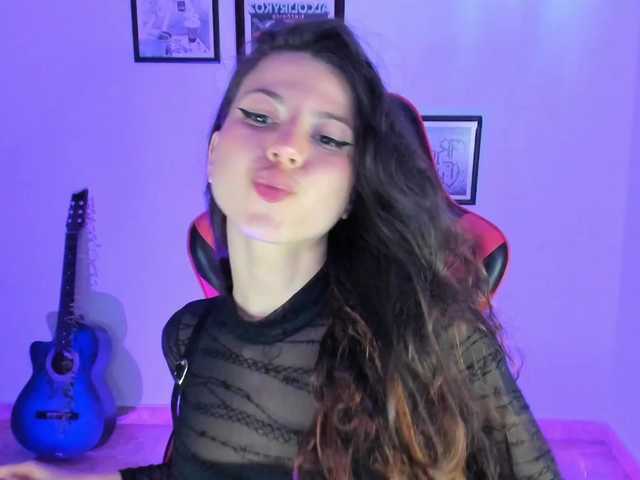 lolamustaine live cam on BongaCams