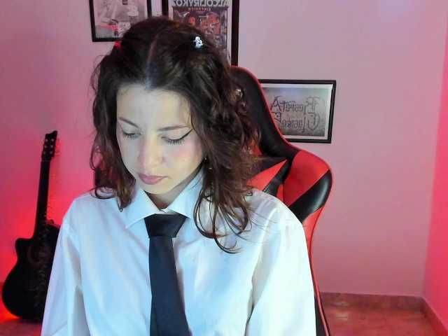 lolamustaine live cam on BongaCams