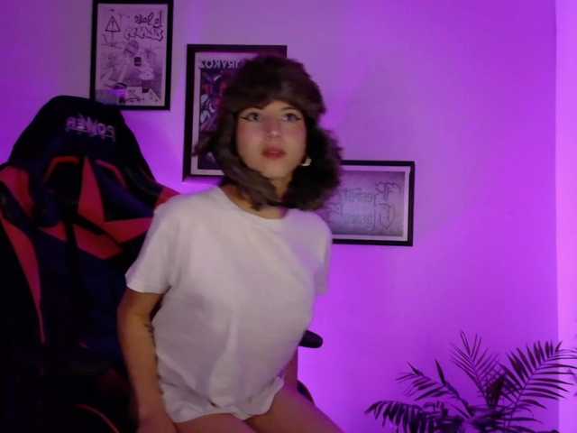 LolaMustaine's BongaCams show and profile