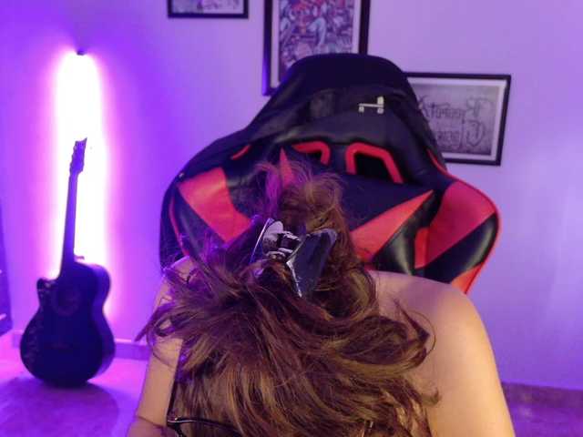 lolamustaine live cam on BongaCams