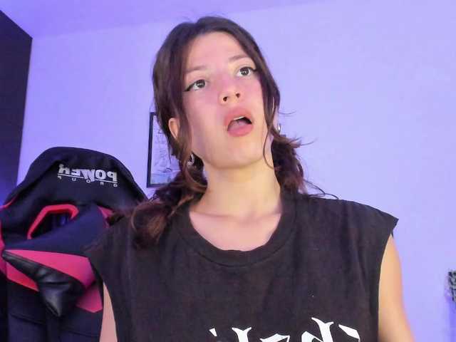 lolamustaine live cam on BongaCams