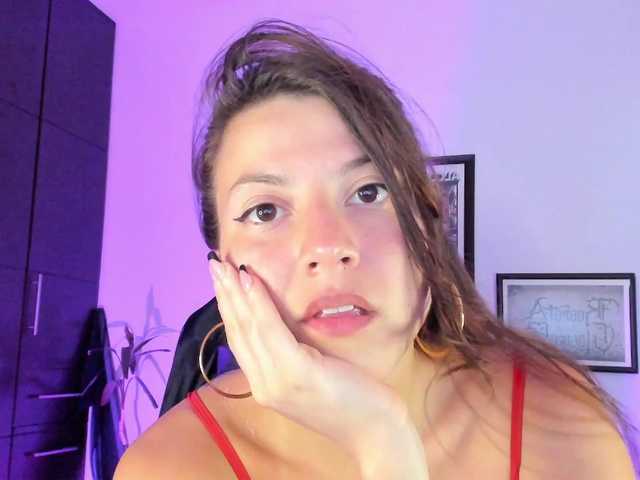 lolamustaine live cam on BongaCams