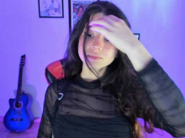 lolamustaine live cam on BongaCams