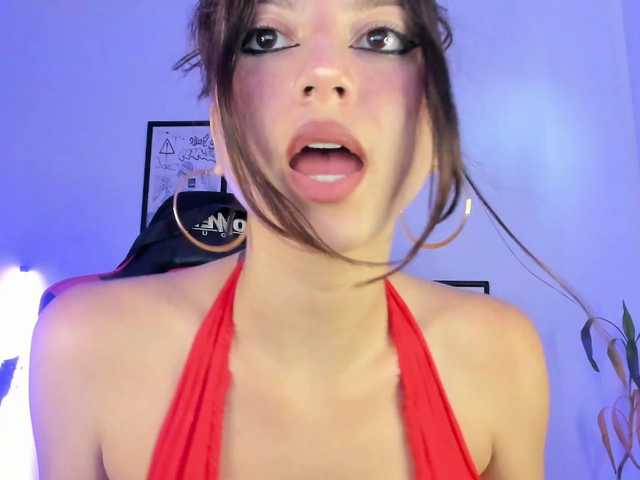 lolamustaine live cam on BongaCams