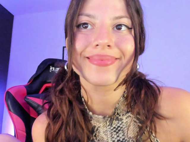 lolamustaine live cam on BongaCams