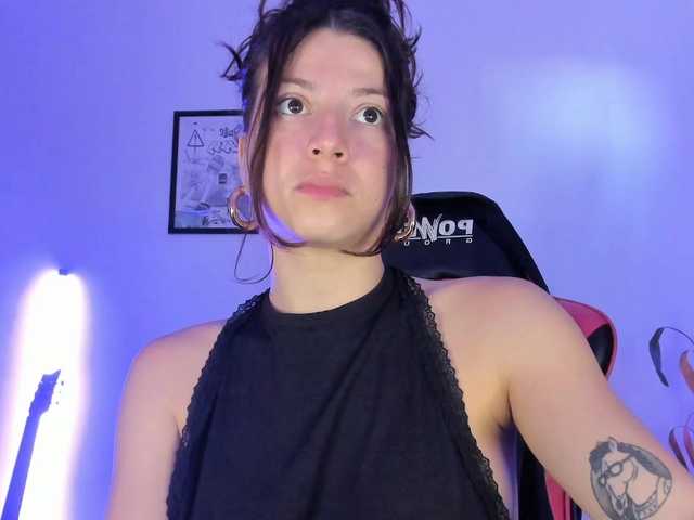 lolamustaine live cam on BongaCams