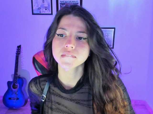 lolamustaine live cam on BongaCams