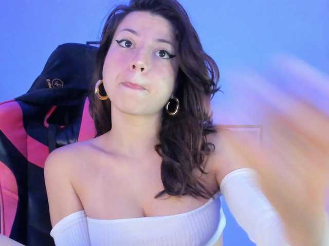 lolamustaine live cam on BongaCams