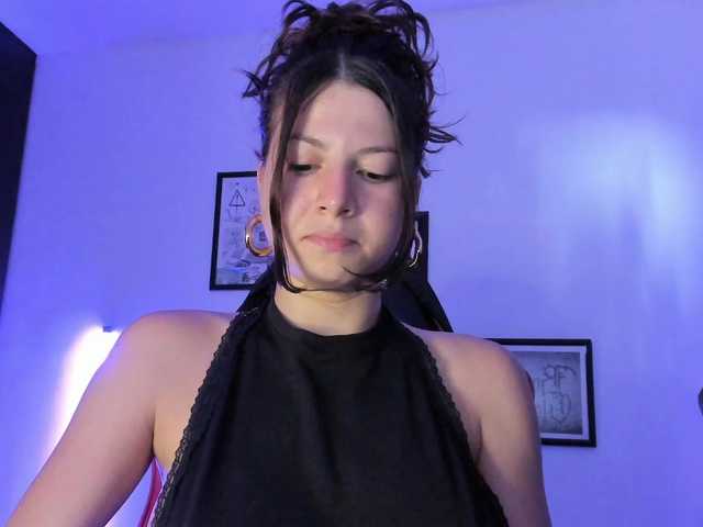 lolamustaine live webcam show