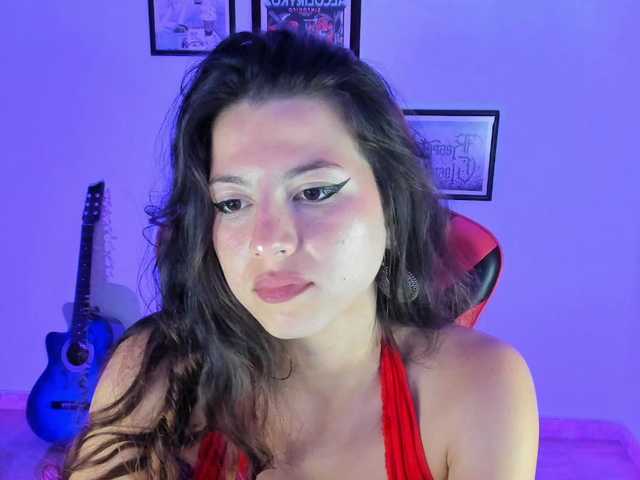lolamustaine live cam on BongaCams