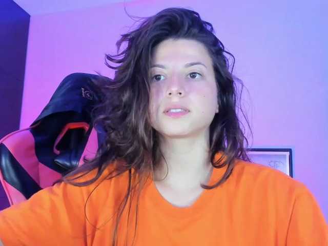 lolamustaine live cam on BongaCams