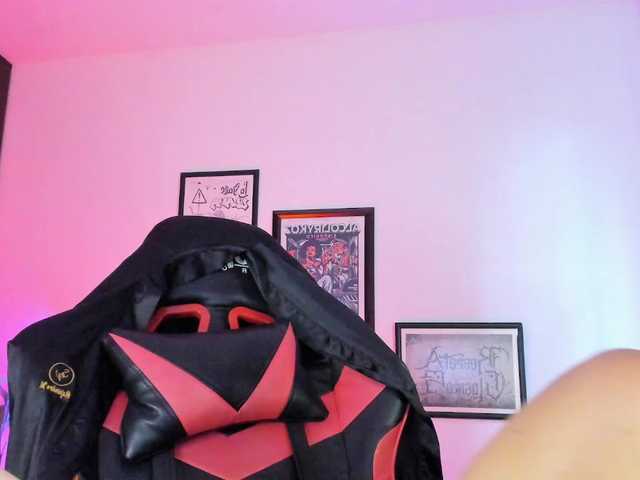 lolamustaine live cam on BongaCams