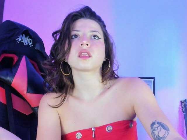 lolamustaine live cam preview