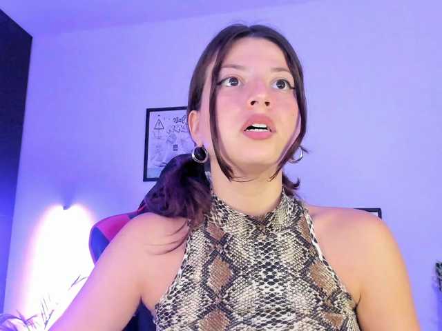 lolamustaine live cam on BongaCams