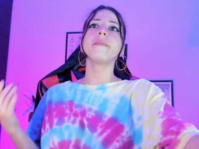lolamustaine live cam on BongaCams