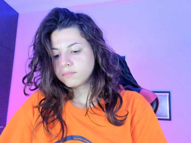 lolamustaine live cam on BongaCams