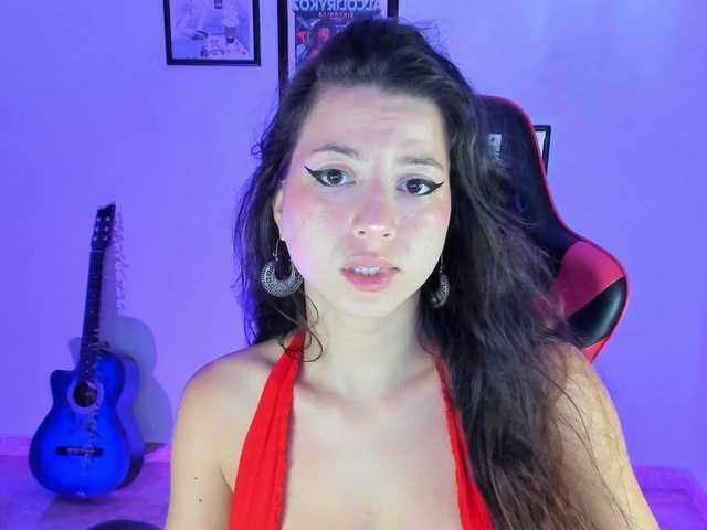 lolamustaine live cam on BongaCams