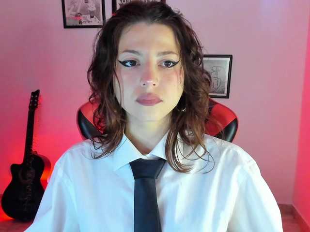 lolamustaine live cam on BongaCams