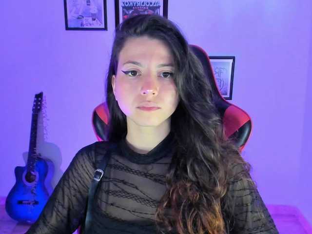 lolamustaine live cam on BongaCams