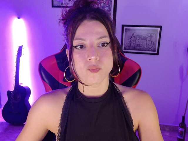lolamustaine live cam on BongaCams