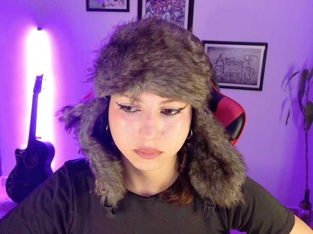 lolamustaine live cam on BongaCams