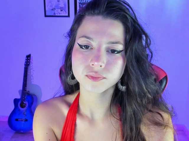 lolamustaine live cam on BongaCams