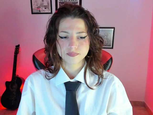 lolamustaine live cam on BongaCams