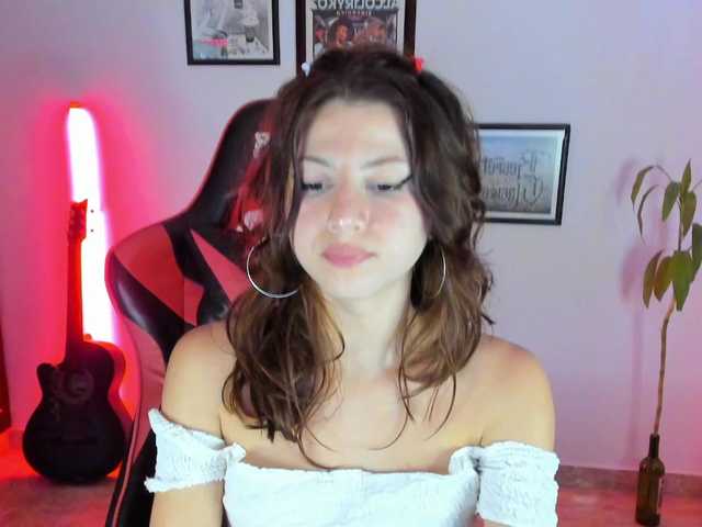 lolamustaine live cam on BongaCams