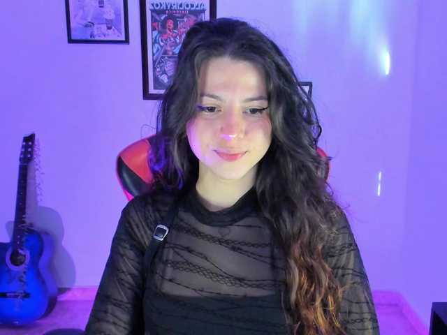 lolamustaine live cam on BongaCams