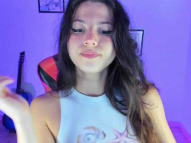 lolamustaine live cam on BongaCams