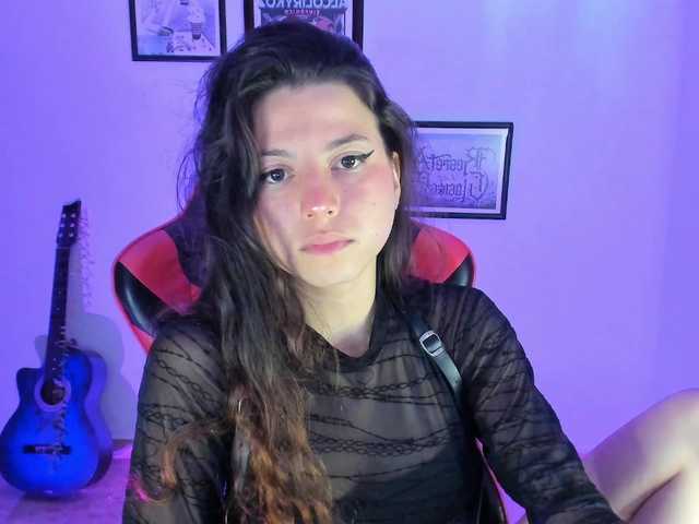 lolamustaine live cam on BongaCams