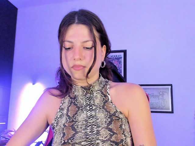 lolamustaine live cam on BongaCams