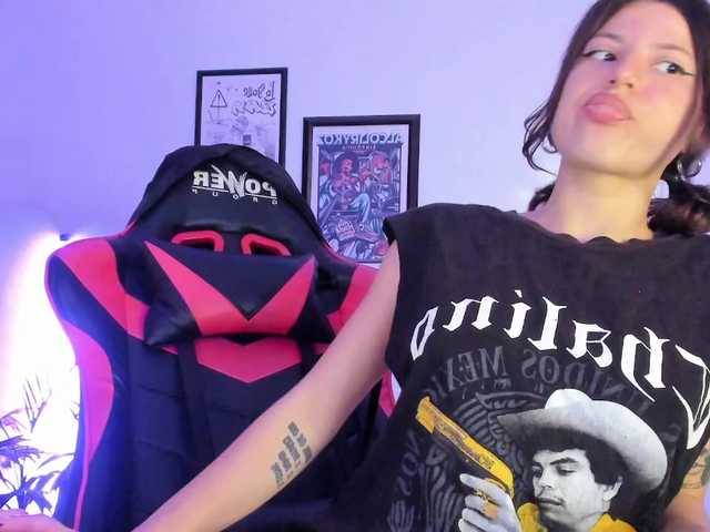 lolamustaine live cam on BongaCams