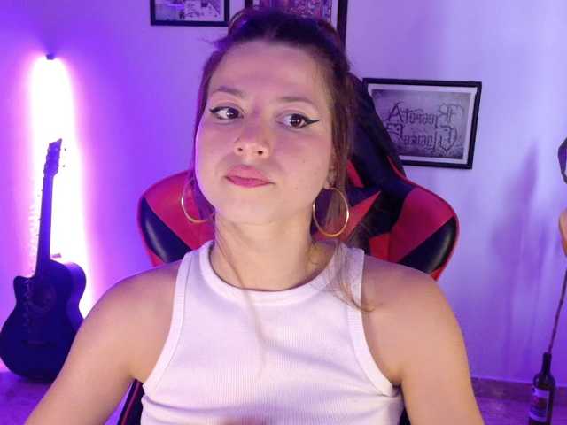lolamustaine live webcam show