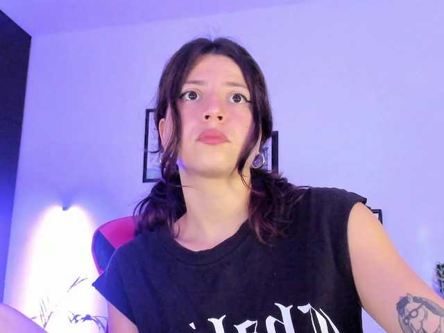 lolamustaine live cam on BongaCams