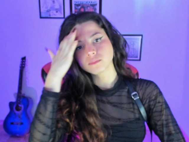lolamustaine live cam on BongaCams