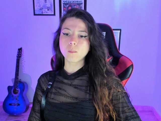 lolamustaine live cam on BongaCams