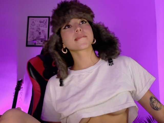 LolaMustaine's BongaCams show and profile