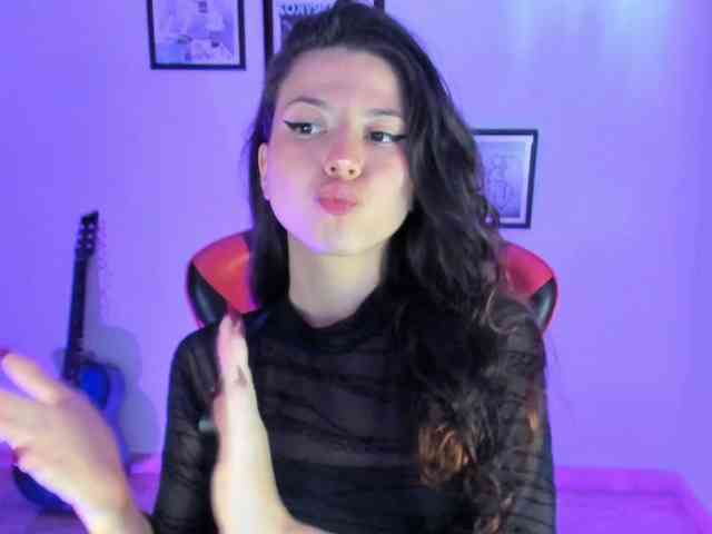 lolamustaine webcam